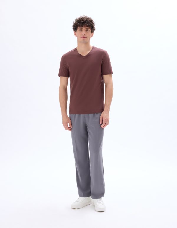 T-shirt slim col V en coton stretch - bordeaux