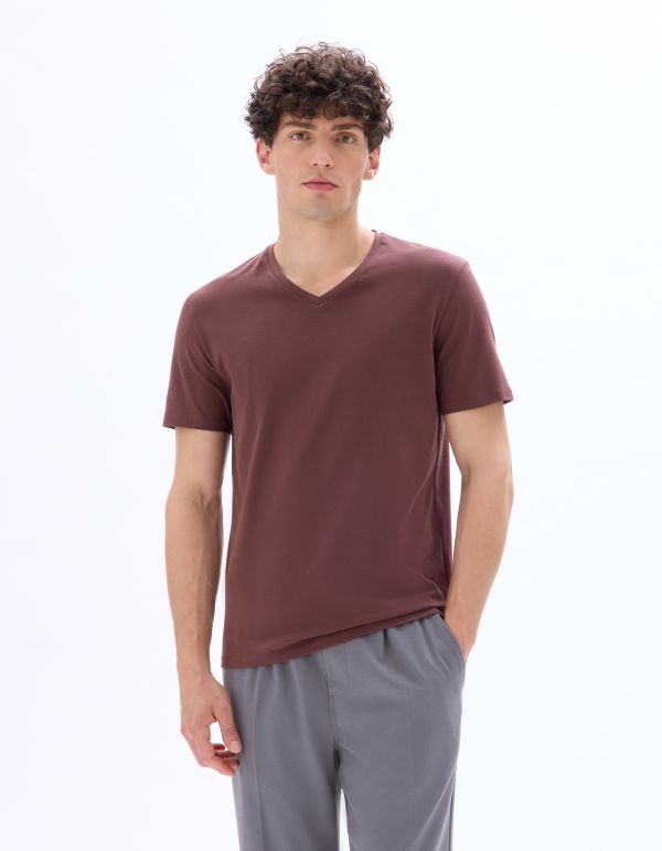 T-shirt slim col V en coton stretch - bordeaux