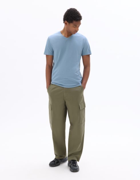 T-Shirt slim col V en coton stretch - bleu délavé