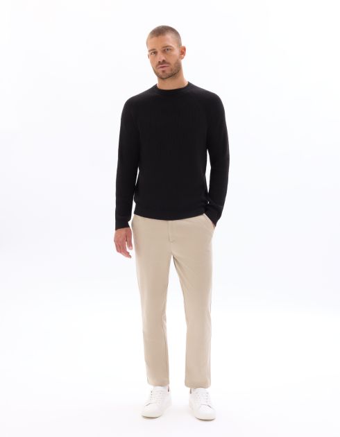 Pull regular col rond effet gauffré - noir